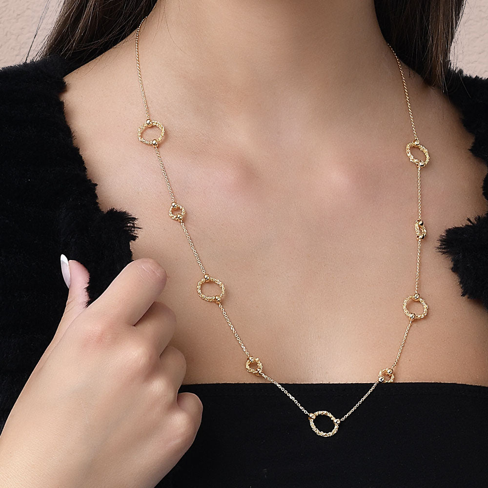 Woman wearing handmade 925 silver 9 circles crochet necklace, Italian artisan jewelry.