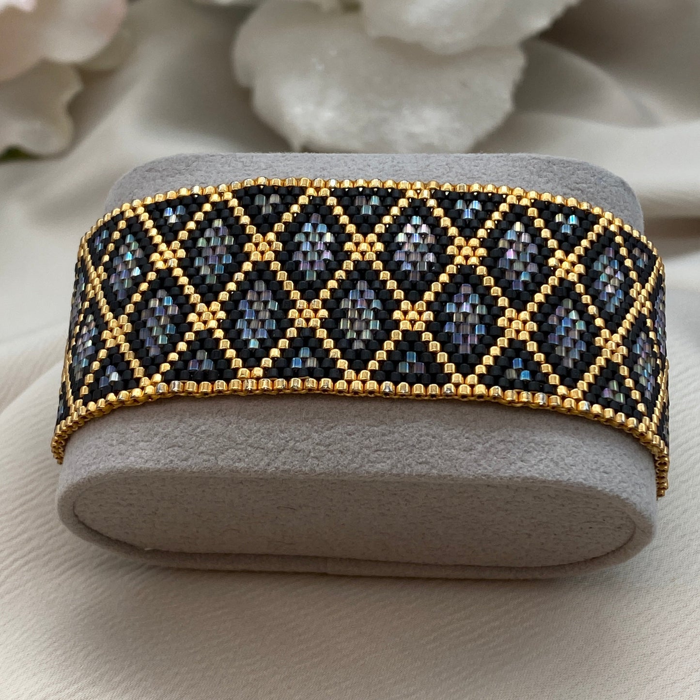 Miyuki Grey Monocolor Satin Bracelet Pattern (PDF file)