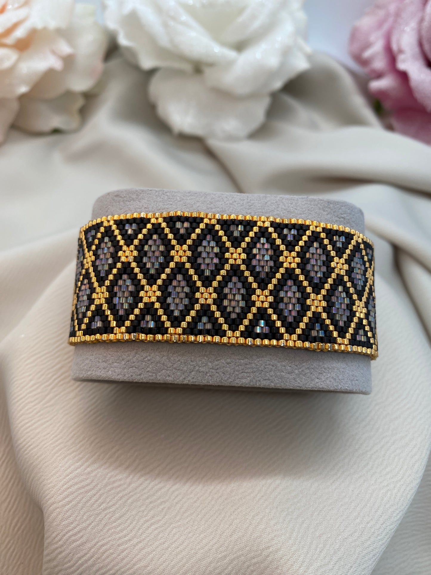 Miyuki Grey Monocolor Satin Bracelet Pattern (PDF file)