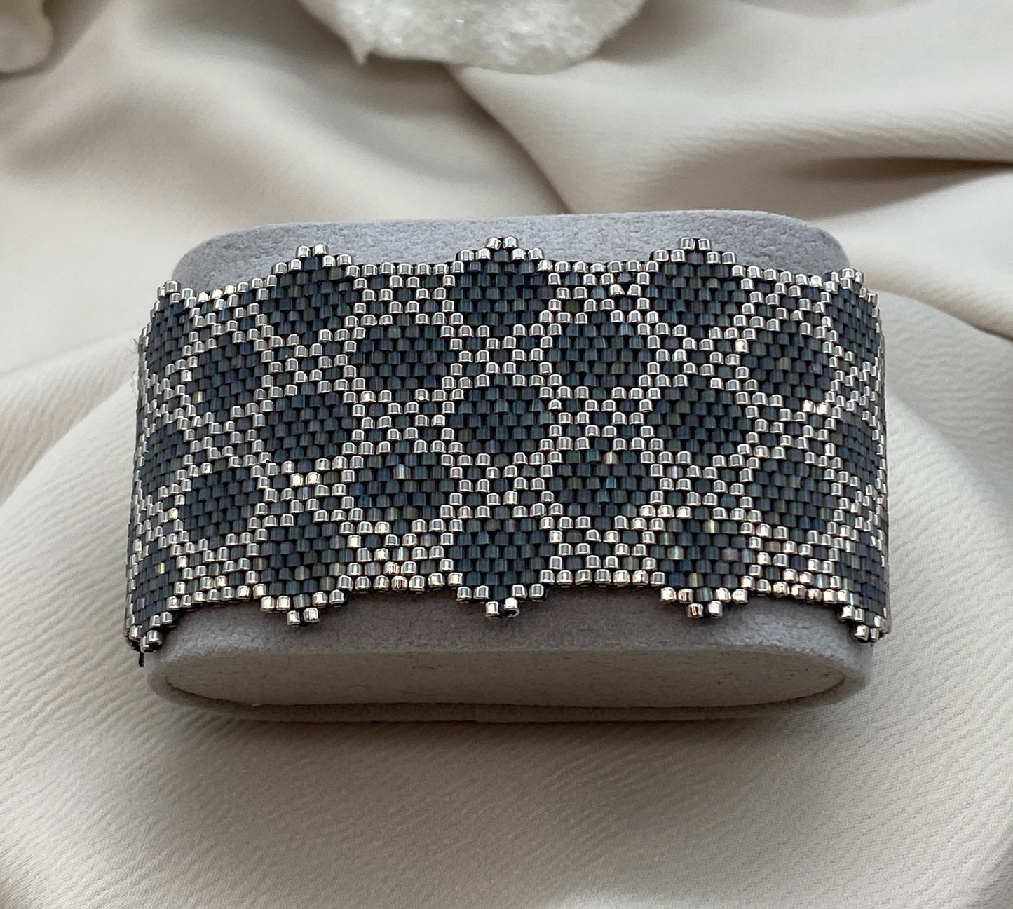 Miyuki Night Sparkling Satin Bracelet Pattern (PDF file)