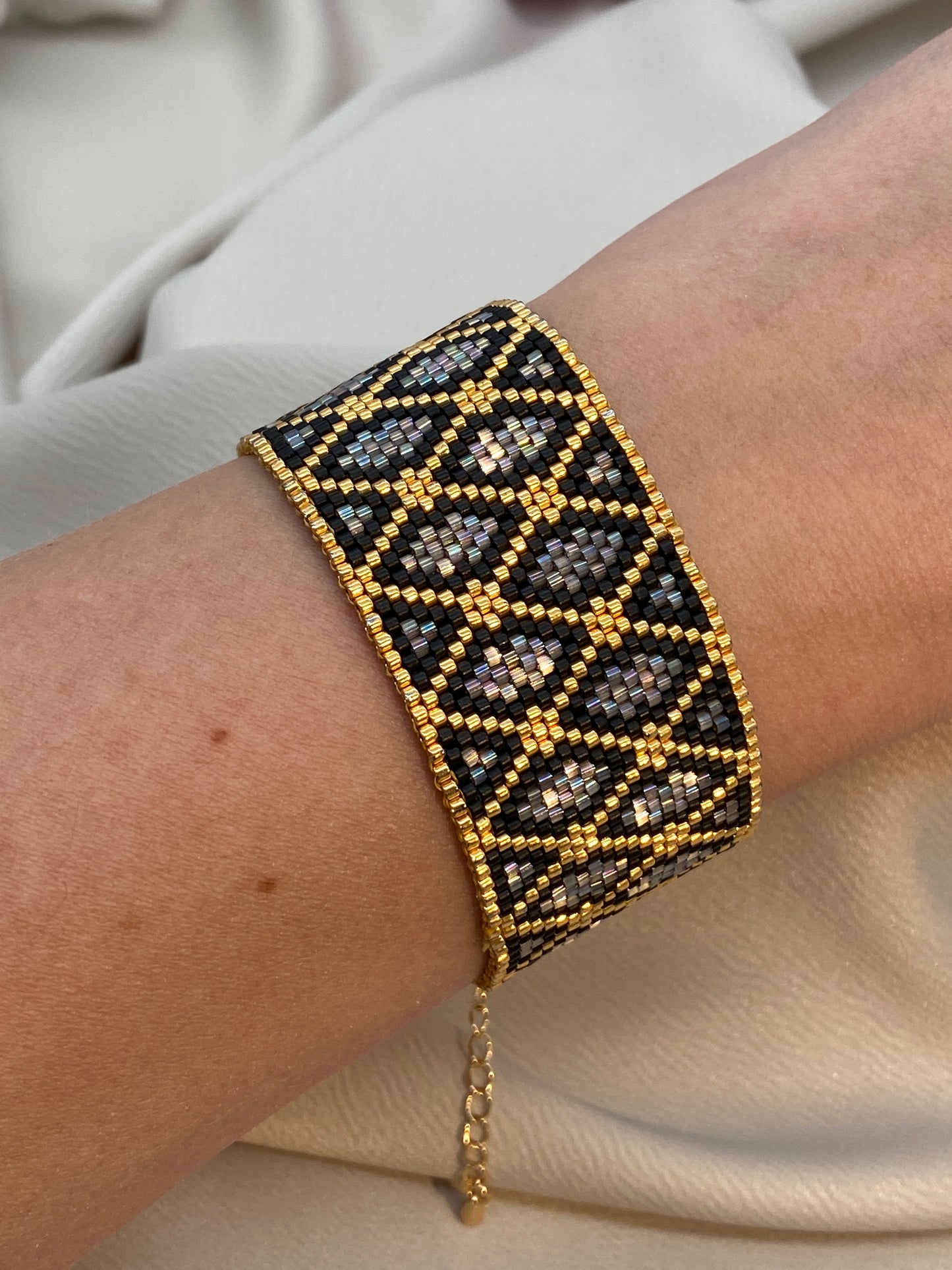 Miyuki Grey Monocolor Satin Bracelet Pattern (PDF file)